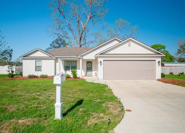 Property at 118 Pine St, Ray City, GA 31645, 3 beds, 2 baths