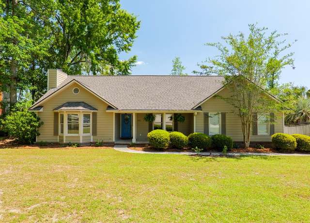 Property at 1002 Williamsburg Dr, Valdosta, GA 31602, 4 beds, 2.5 baths