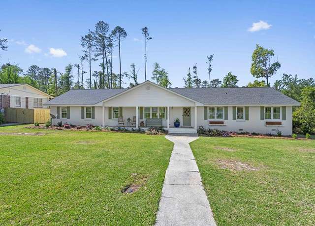 Property at 1205 Lakeview Dr, Valdosta, GA 31602, 4 beds, 2 baths