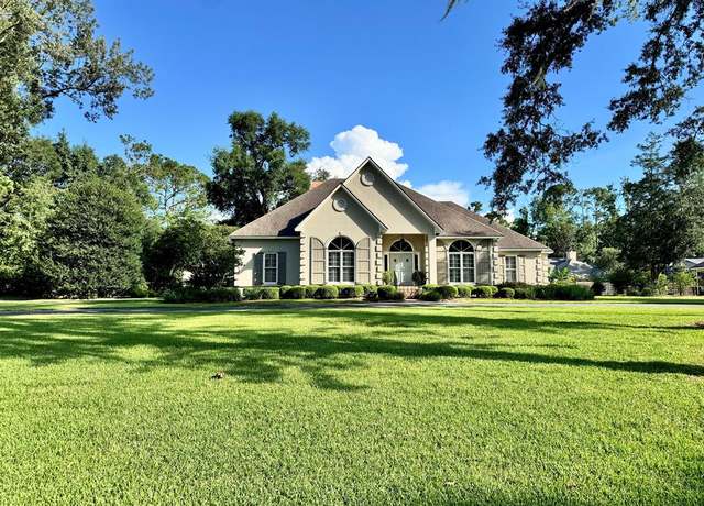 Property at 951 S Lakeshore Dr, Valdosta, GA 31605, 4 beds, 3 baths
