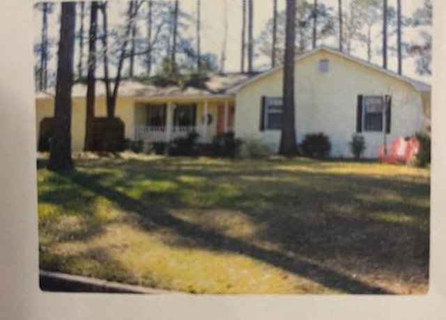 Property at 2202 Northwood Cir, Valdosta, GA 31602, 3 beds, 2 baths