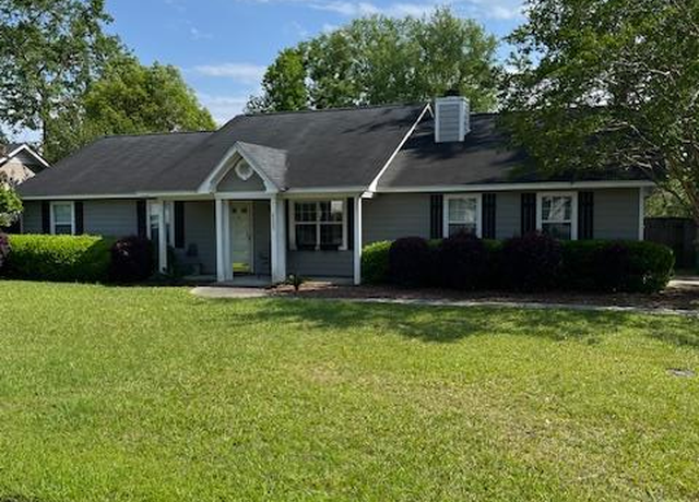 Property at 2205 Pin Oak Cir, Valdosta, GA 31602, 3 beds, 2 baths