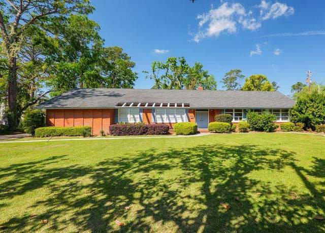 Property at 1614 N Patterson St, Valdosta, GA 31602, 4 beds, 2.5 baths