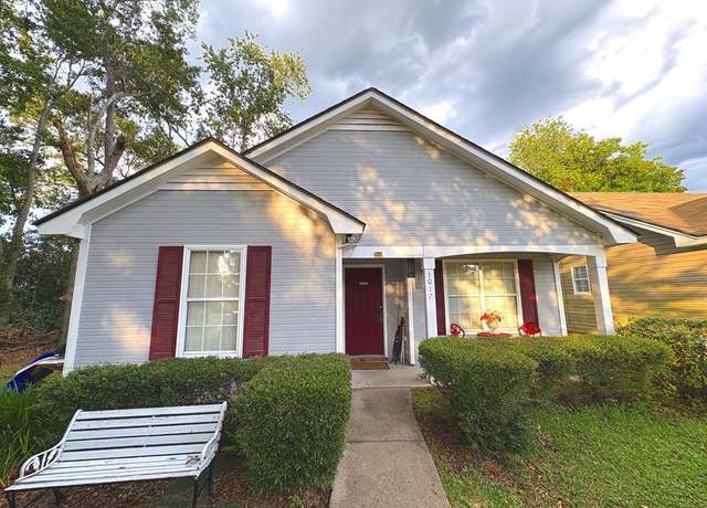 Property at 3017 Amy Cir, Valdosta, GA 31601, 3 beds, 2 baths