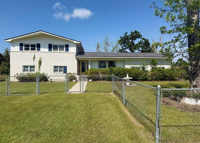 Property at 27 Park Ln, Hazlehurst, GA 31539, 4 beds, 3 baths