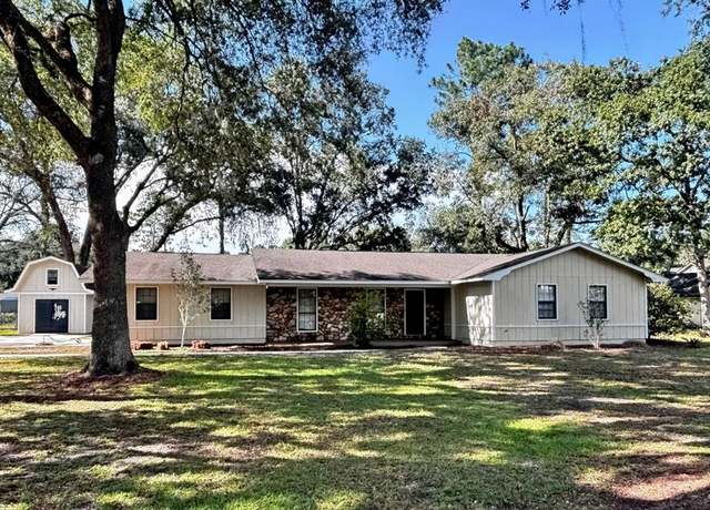 Property at 2410 Lochwood Dr, Valdosta, GA 31601, 3 beds, 2 baths