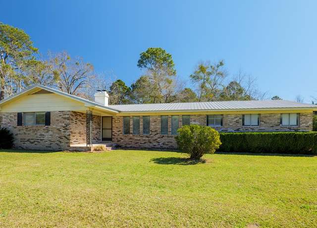 Property at 2595 J M Dr, Adel, GA 31620, 3 beds, 2 baths