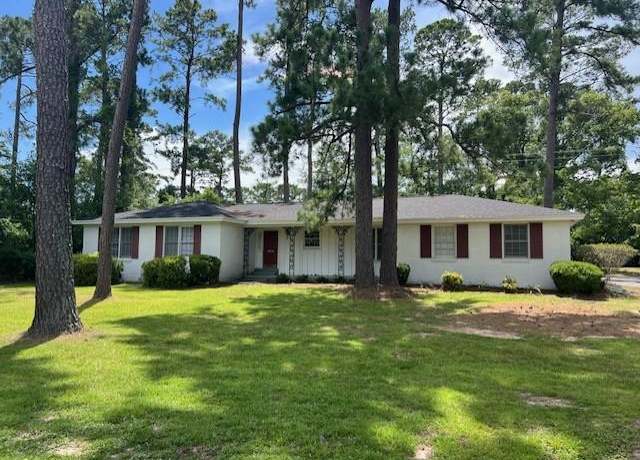 Property at 2206 Gornto Rd, Valdosta, GA 31602, 3 beds, 2 baths