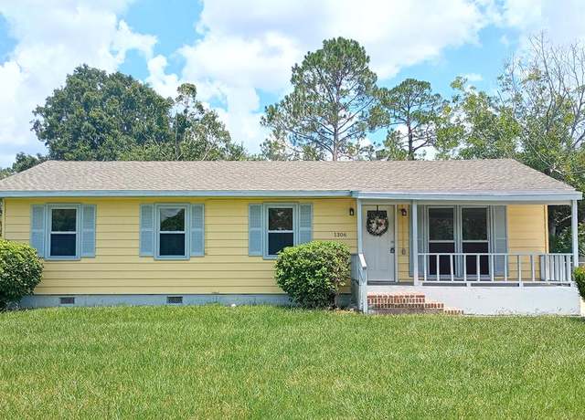 Property at 1306 Bethune Dr, Valdosta, GA 31601, 4 beds, 2 baths