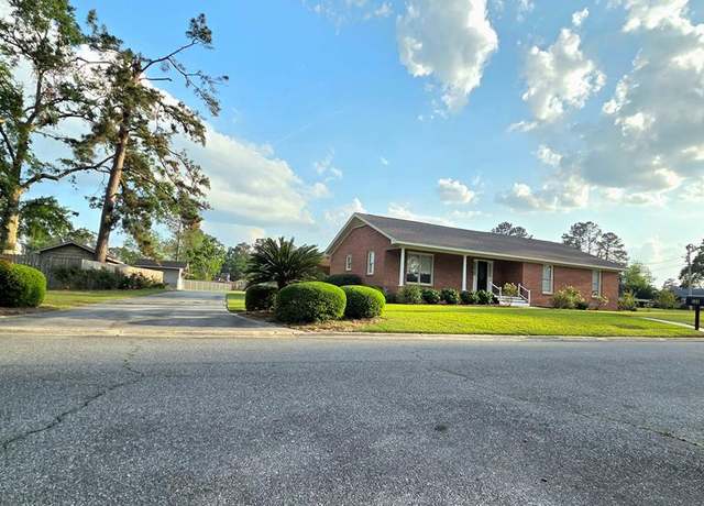 Property at 506 Cedar Dr, Nashville, GA 31639, 3 beds, 2 baths