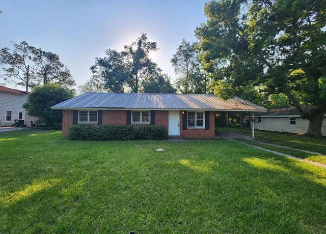 Property at 608 N Jackson St, Nashville, GA 31639, 3 beds, 1 bath