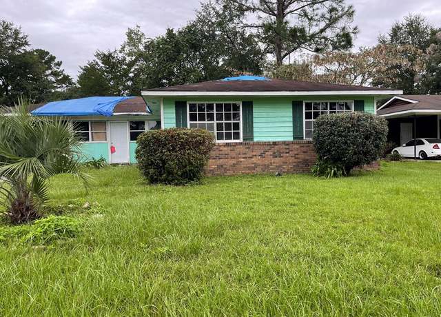 Property at 910 E Brookwood Pl, Valdosta, GA 31601, 3 beds, 2 baths