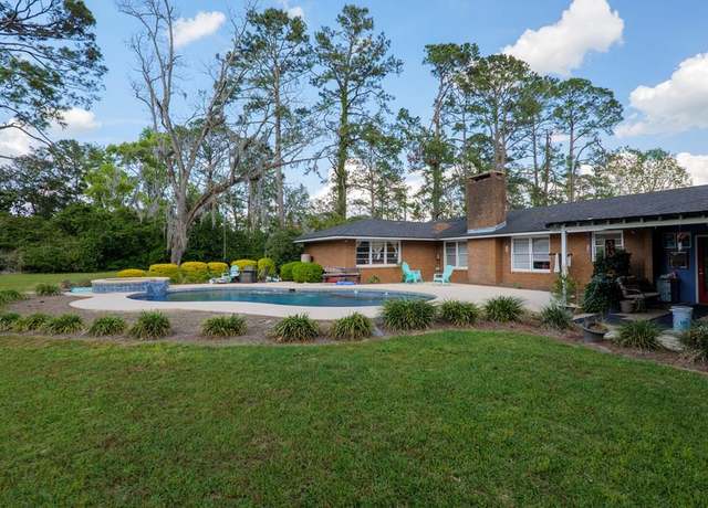 Property at 2524 Jerry Jones Dr, Valdosta, GA 31602, 4 beds, 2.5 baths