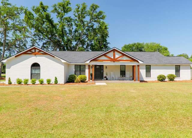 Property at 3770 Creekwood Dr, Valdosta, GA 31602, 4 beds, 2 baths