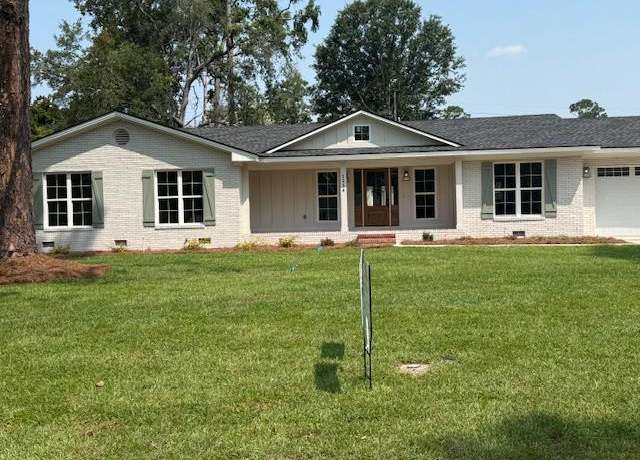 Property at 1114 Lake Dr, Valdosta, GA 31602, 4 beds, 3 baths