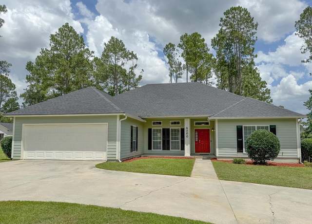 Property at 4700 Queensbury Way, Valdosta, GA 31605, 4 beds, 2 baths
