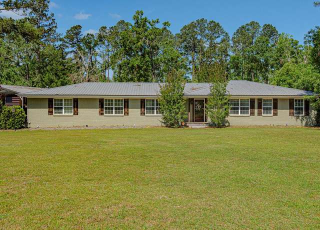 Property at 2414 Meadowbrook Dr, Valdosta, GA 31602, 5 beds, 2.5 baths