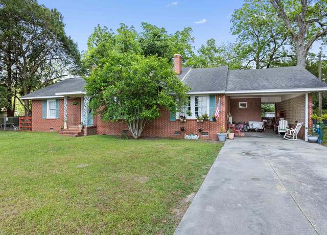Property at 711 S Parrish Ave, Adel, GA 31620, 3 beds, 2.5 baths
