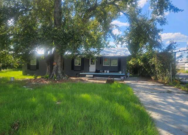 Property at 604 E Dennis Ave, Nashville, GA 31639, 4 beds, 2 baths
