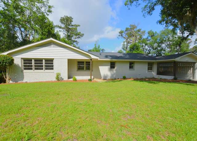 Property at 2102 Park Ln, Valdosta, GA 31602, 4 beds, 3 baths