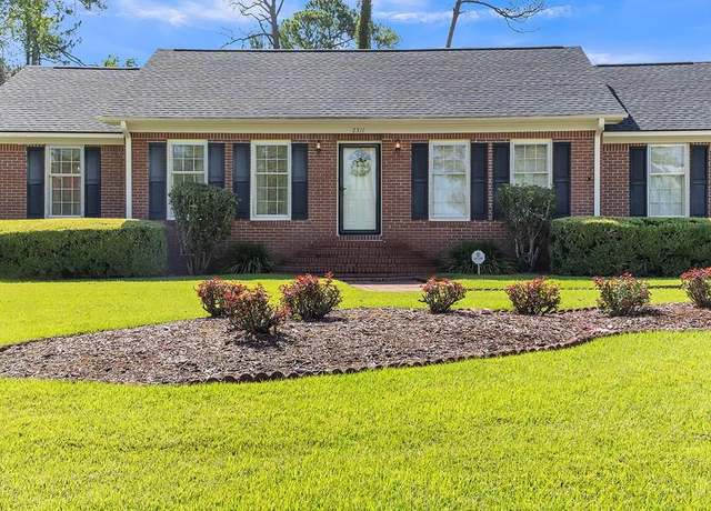 Property at 2311 N Sherwood Dr, Valdosta, GA 31602, 3 beds, 2 baths