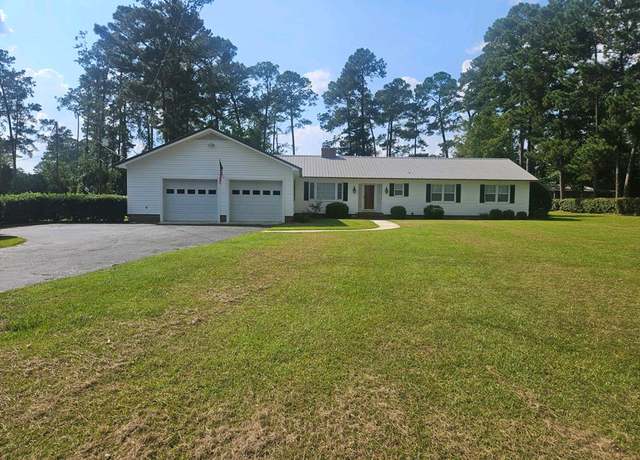 Property at 1507 S Dogwood Dr, Nashville, GA 31639, 3 beds, 2.5 baths