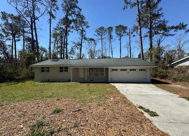 Property at 2214 Park Ln, Valdosta, GA 31602, 3 beds, 2 baths