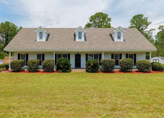 Property at 3262 Davis Dr, Valdosta, GA 31601, 4 beds, 3 baths