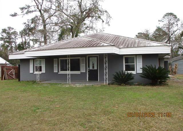 Property at 15 Studstill St, Lakeland, GA 31635, 4 beds, 1.5 baths