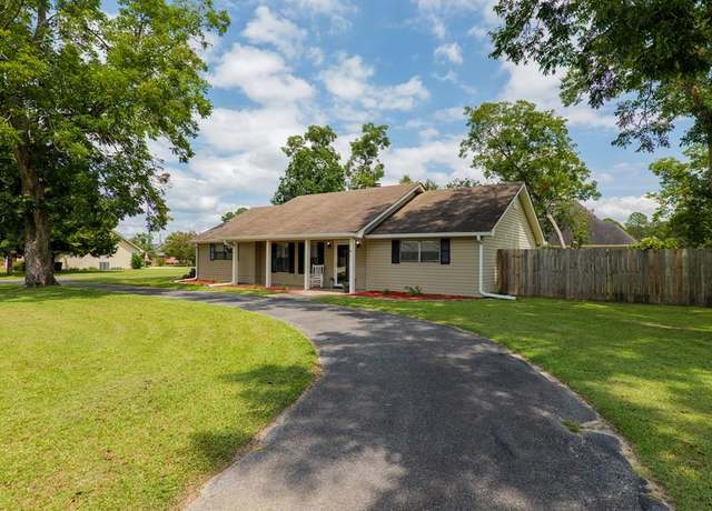 Property at 1007 Pecan St, Nashville, GA 31639, 3 beds, 2 baths