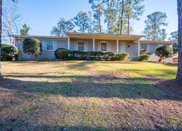 Property at 2205 Briarcliff Dr, Valdosta, GA 31602, 3 beds, 2 baths