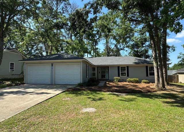 Property at 6 Brentwood Pl, Valdosta, GA 31602, 3 beds, 2 baths