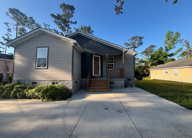 Property at 909 E Moore St, Valdosta, GA 31601, 3 beds, 3 baths