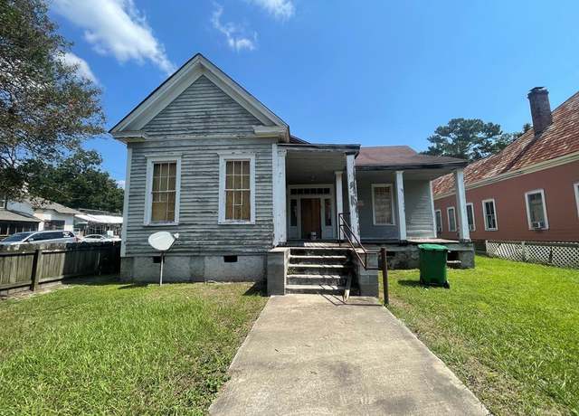 Property at 409 N Troup St, Valdosta, GA 31601, 4 beds, 4 baths