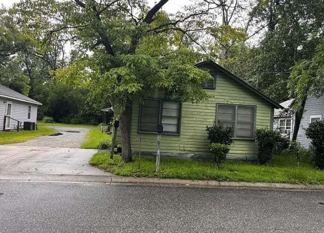 Property at 203 Cherry St, Valdosta, GA 31601, 3 beds, 1 bath
