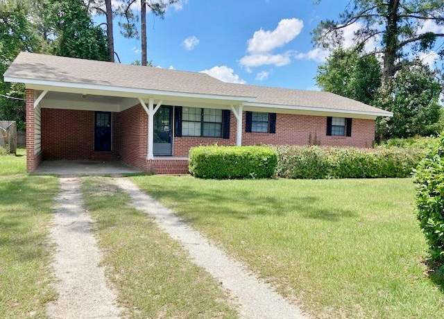 Property at 619 Lakeview Dr, Adel, GA 31620, 3 beds, 1 bath