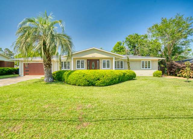 Property at 2208 Azalea Dr, Valdosta, GA 31602, 3 beds, 4 baths