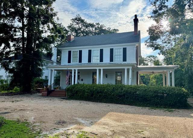 Property at 1807 N Patterson St, Valdosta, GA 31602, 4 beds, 1.5 baths