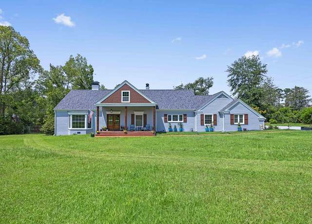 Property at 2424 Westwood Dr, Valdosta, GA 31602, 4 beds, 2.5 baths