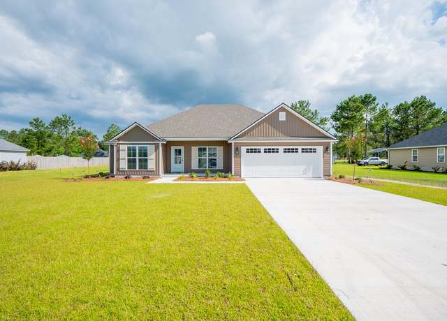 Property at 13 Ray Dr, Ray City, GA 31635, 4 beds, 2 baths