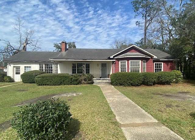 Property at 815 W Lafayette St, Quitman, GA 31643, 3 beds, 1.5 baths