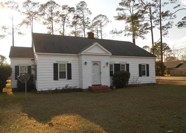 Property at 700 S Gordon Ave, Adel, GA 31620, 4 beds, 2 baths