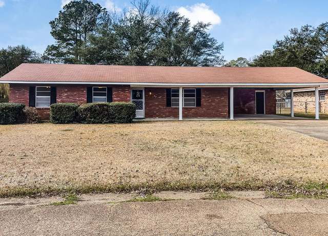 Property at 605 Maxine St, Mccomb, MS 39648, 3 beds, 2 baths