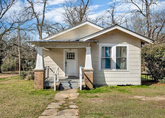 Property at 1031 Avenue C, Mccomb, MS 39648, 2 beds, 2 baths