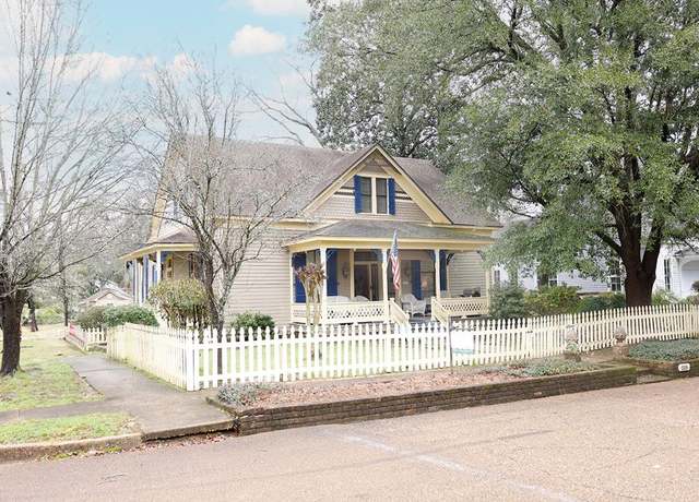 Property at 205 E Myrtle St, Magnolia, MS 39652, 4 beds, 3 baths