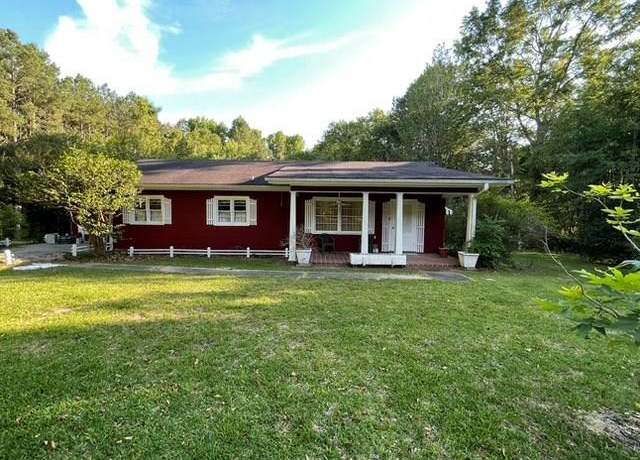 Property at 1408 Monticello St NE, Brookhaven, MS 39601, 3 beds, 2 baths