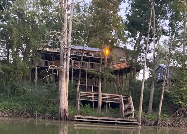 Property at 6207 Lake Mary Rd, Woodville, MS 39669, 5 beds, 3 baths