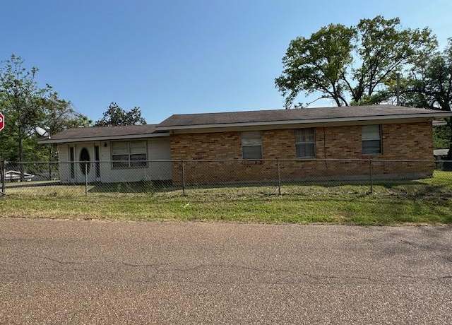 Property at 1219 Texas St, Natchez, MS 39120, 3 beds, 2 baths