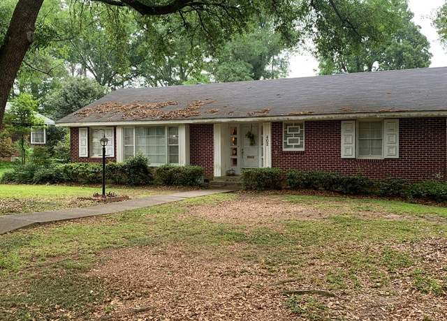 Property at 402 Laurel, Mccomb, MS 39648, 3 beds, 2 baths