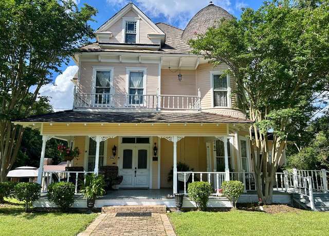 Property at 102 Myrtle St W, Magnolia, MS 39652, 4 beds, 3 baths